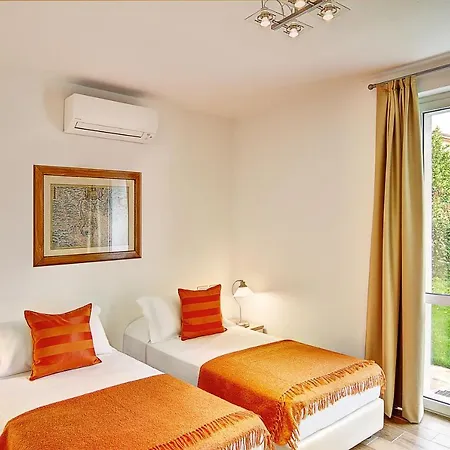Villa Sleeps 10 Pool Air Con Wifi *